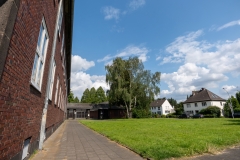 Gruenflaeche-Gelaendezufahrt